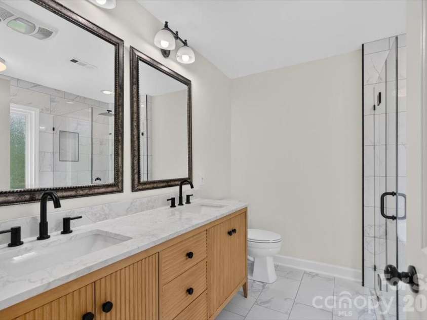 8100 Laurel Run Drive, Charlotte, NC 28269.  MLS# CAR4415263, YatesRealty ID 45490. Updated primary bath