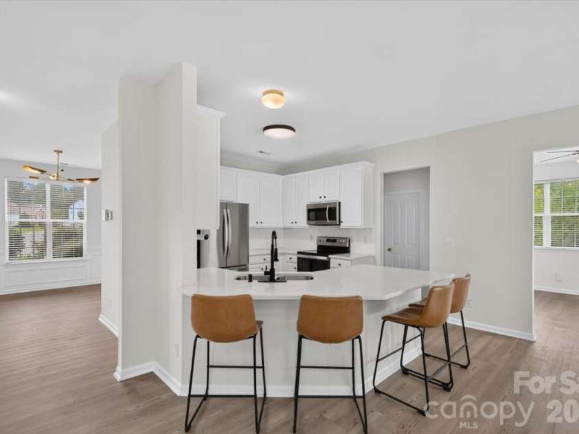 8100 Laurel Run Drive, Charlotte, NC 28269.  MLS# CAR4415263, YatesRealty ID 45490. Updated quartz countertops