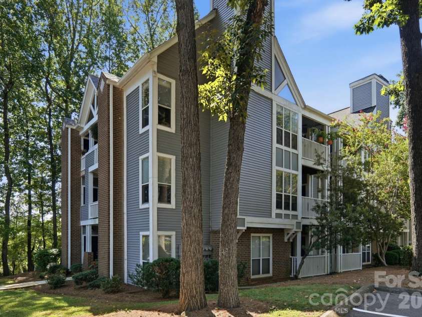 2510 Cranbrook Lane, Charlotte, NC 28207.  MLS# CAR4414425, YatesRealty ID 45491. 