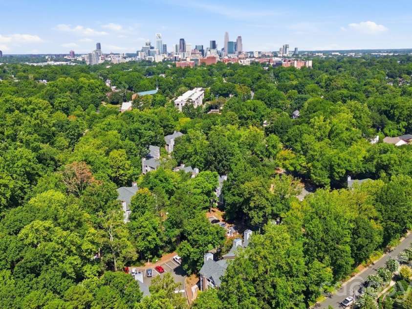 2510 Cranbrook Lane, Charlotte, NC 28207.  MLS# CAR4414425, YatesRealty ID 45491. 