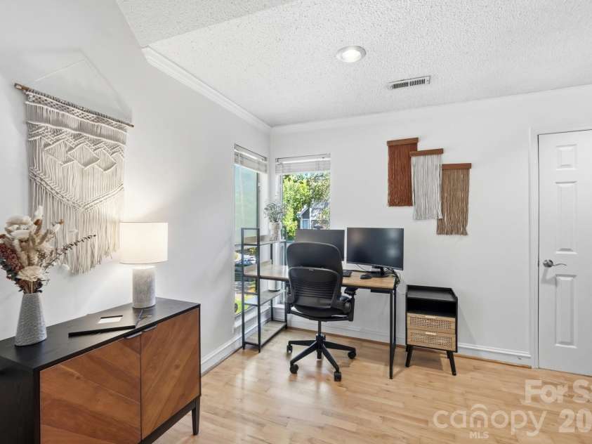 2510 Cranbrook Lane, Charlotte, NC 28207.  MLS# CAR4414425, YatesRealty ID 45491. 