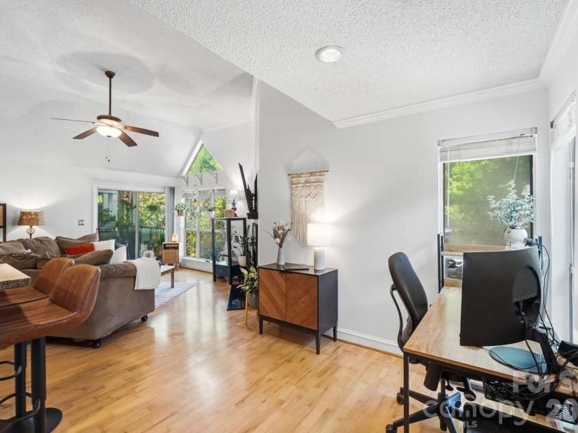 2510 Cranbrook Lane, Charlotte, NC 28207.  MLS# CAR4414425, YatesRealty ID 45491. 