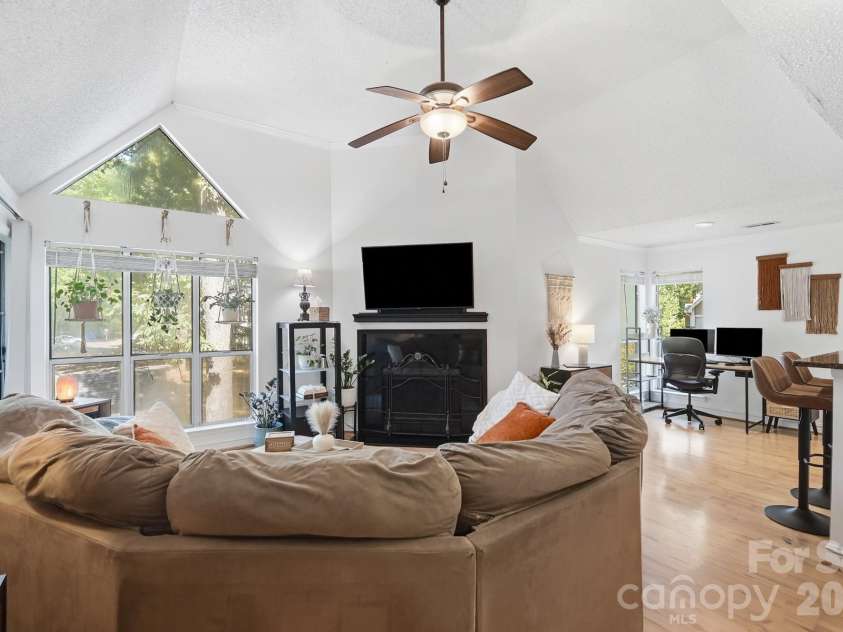 2510 Cranbrook Lane, Charlotte, NC 28207.  MLS# CAR4414425, YatesRealty ID 45491. 