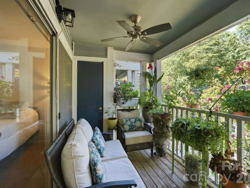 2510 Cranbrook Lane, Charlotte, NC 28207.  MLS# CAR4414425, YatesRealty ID 45491. 