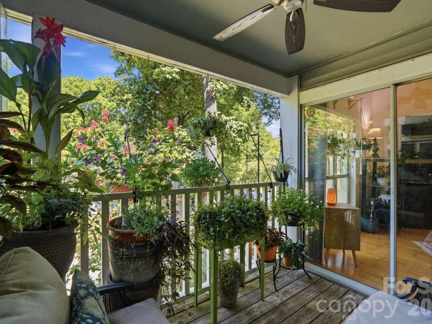 2510 Cranbrook Lane, Charlotte, NC 28207.  MLS# CAR4414425, YatesRealty ID 45491. 