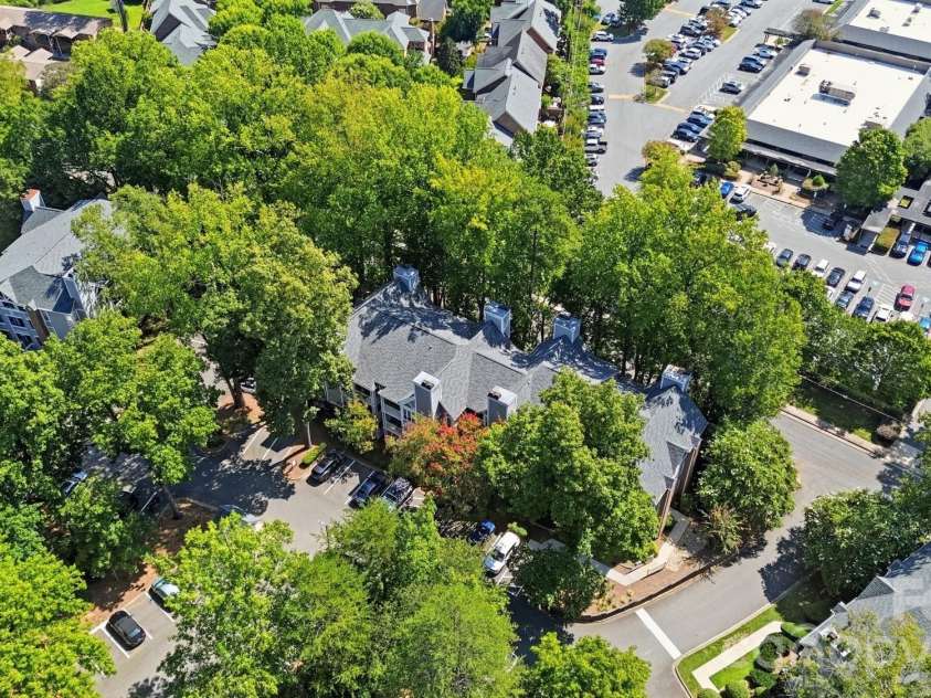 2510 Cranbrook Lane, Charlotte, NC 28207.  MLS# CAR4414425, YatesRealty ID 45491. 