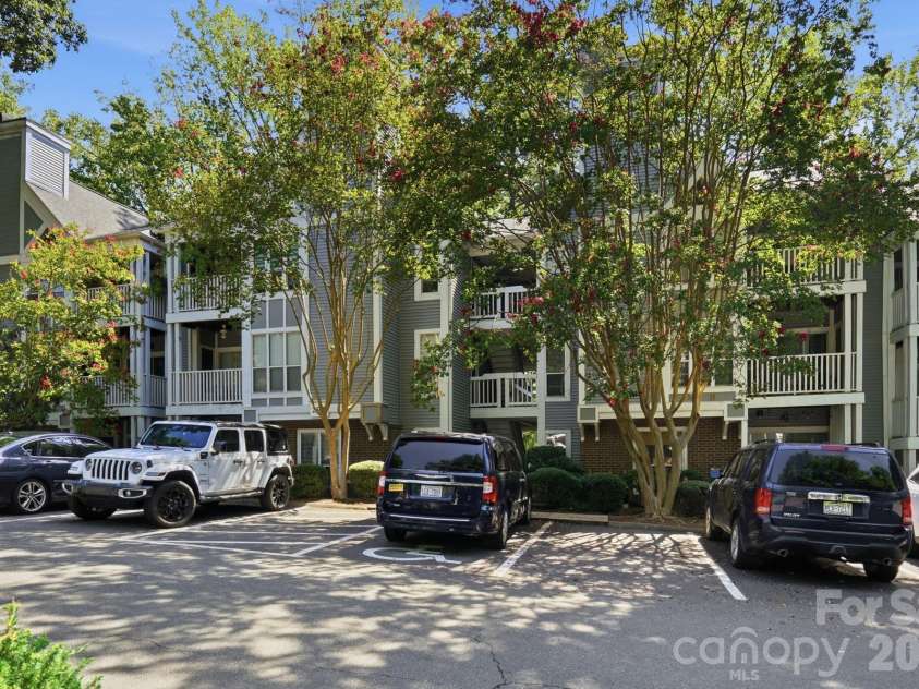 2510 Cranbrook Lane, Charlotte, NC 28207.  MLS# CAR4414425, YatesRealty ID 45491. 