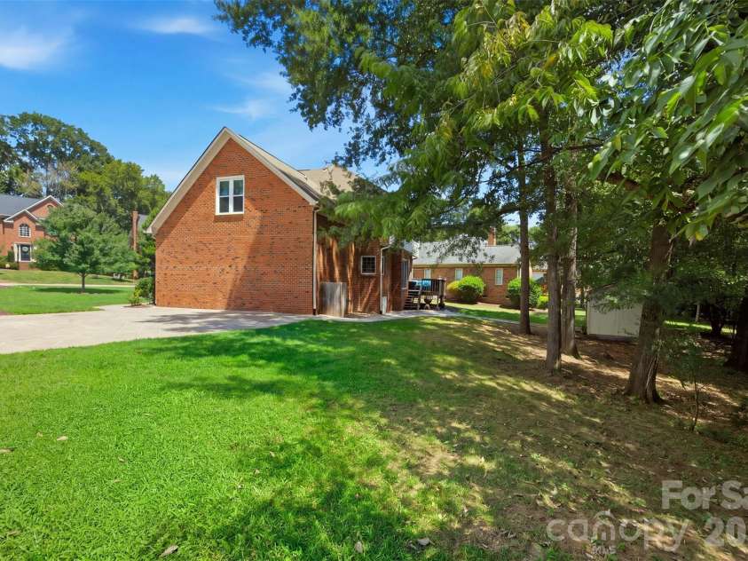 2000 Stoney Creek Drive, Concord, NC 28027.  MLS# CAR4414775, YatesRealty ID 45493. 