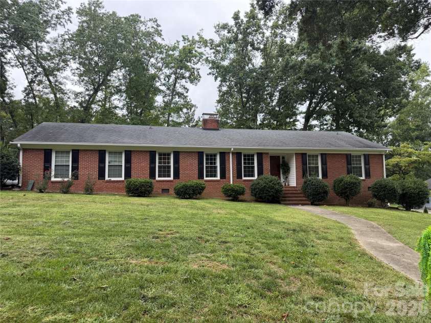 1110 Oak Hill Drive, Monroe, NC 28112.  MLS# CAR4414059, YatesRealty ID 45494. 