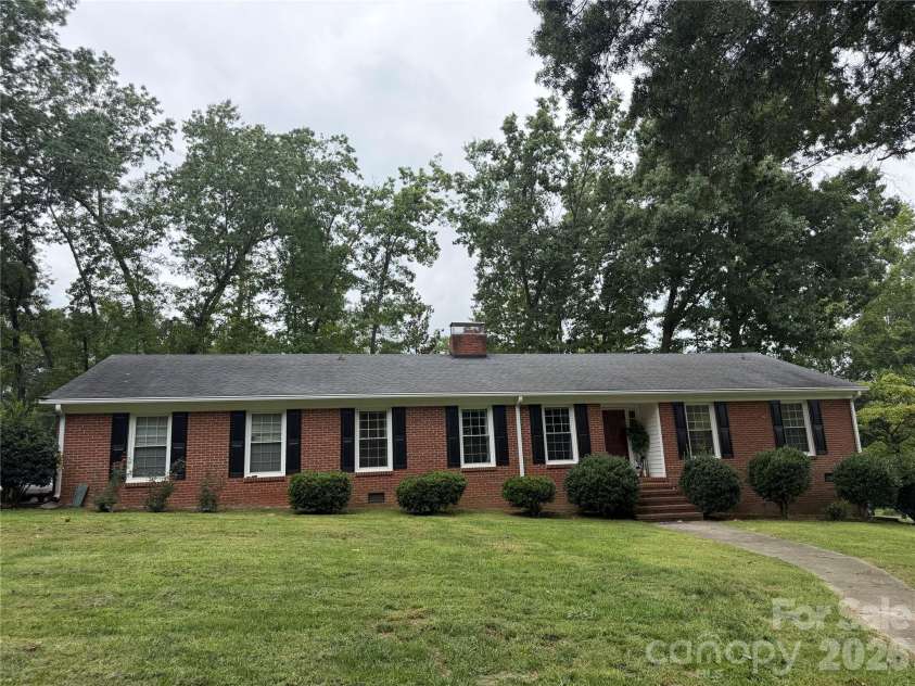 1110 Oak Hill Drive, Monroe, NC 28112.  MLS# CAR4414059, YatesRealty ID 45494. 