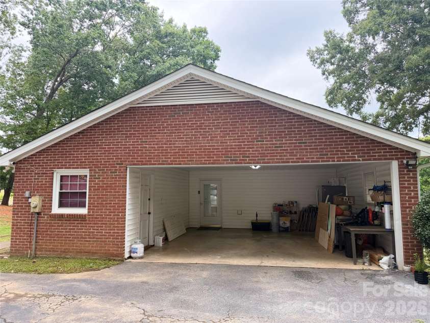 1110 Oak Hill Drive, Monroe, NC 28112.  MLS# CAR4414059, YatesRealty ID 45494. 