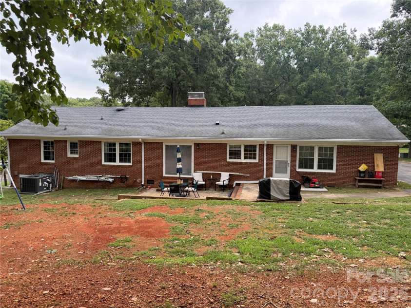 1110 Oak Hill Drive, Monroe, NC 28112.  MLS# CAR4414059, YatesRealty ID 45494. 