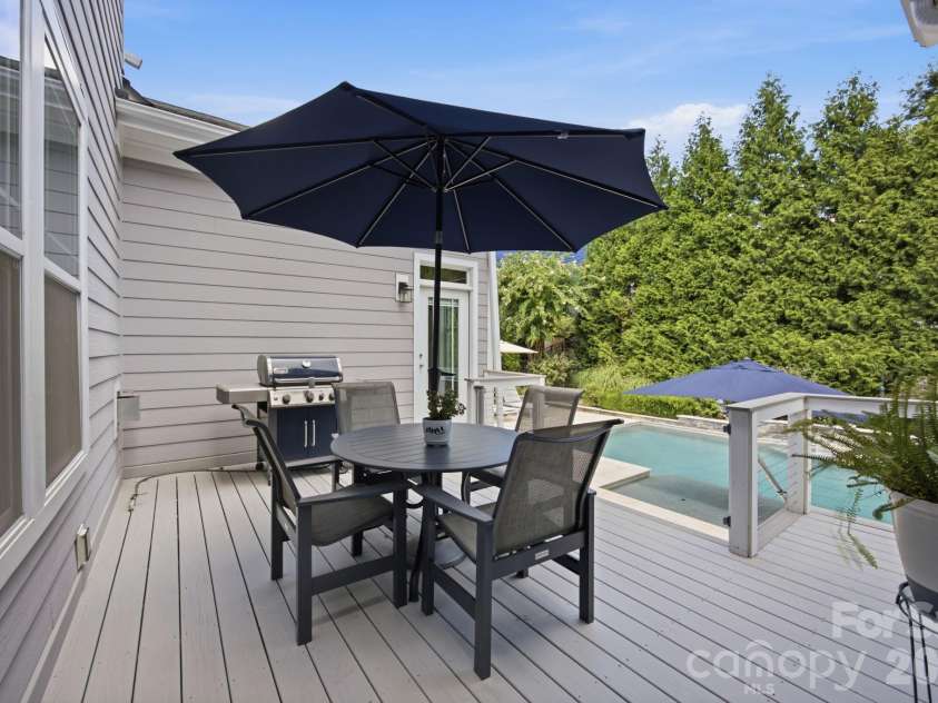 11811 Bradford Park Drive, Davidson, NC 28036.  MLS# CAR4414185, YatesRealty ID 45495. 