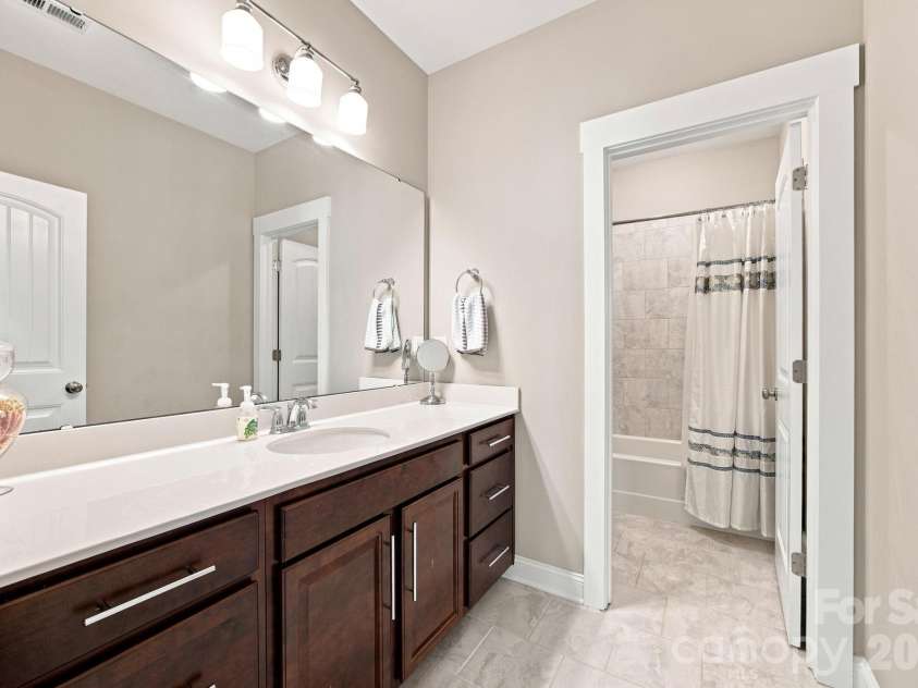 11811 Bradford Park Drive, Davidson, NC 28036.  MLS# CAR4414185, YatesRealty ID 45495. 
