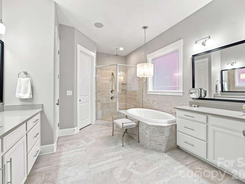 11811 Bradford Park Drive, Davidson, NC 28036.  MLS# CAR4414185, YatesRealty ID 45495. Primary bath