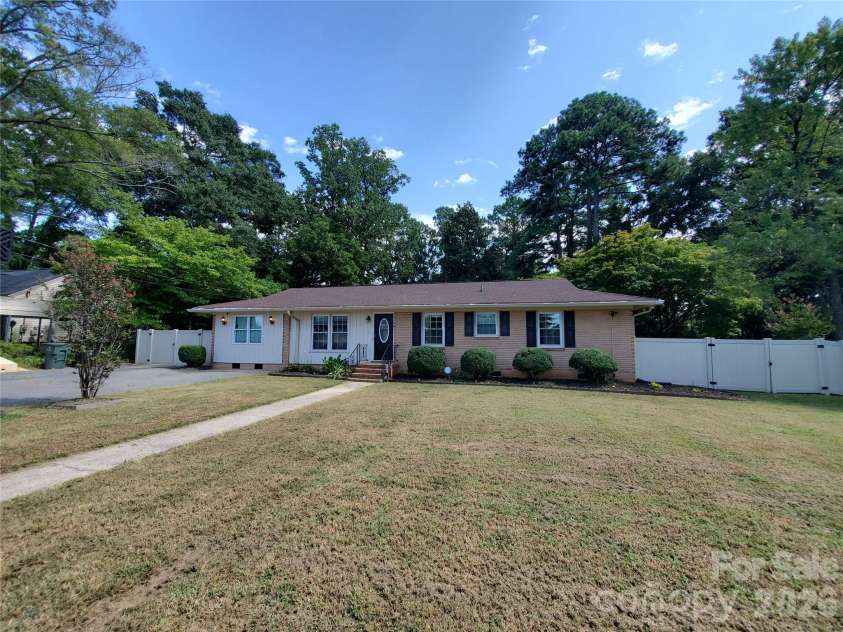 133 Fryling Avenue, Concord, NC 28025.  MLS# CAR4414229, YatesRealty ID 45496. 