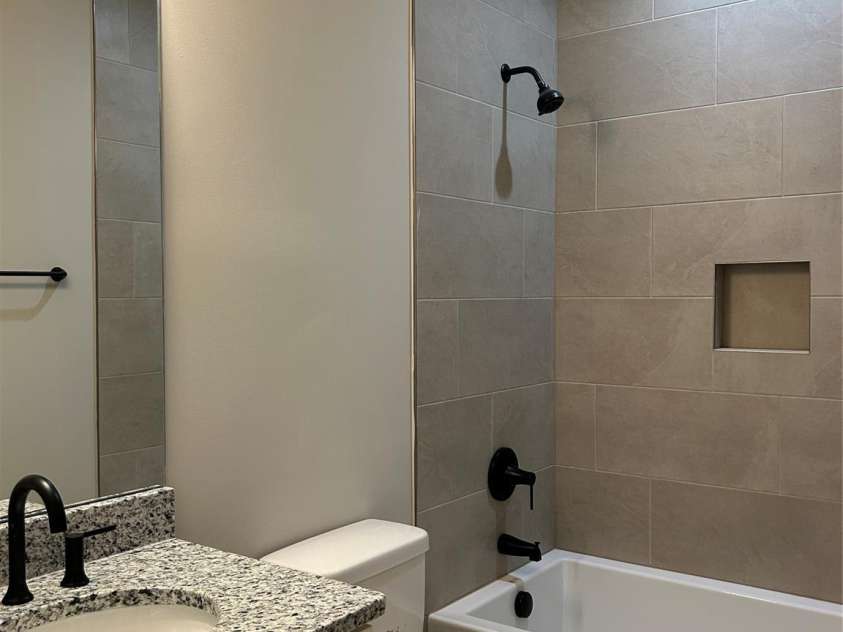 831-A Wynnshire Drive, Hickory, NC 28601.  MLS# CAR4413964, YatesRealty ID 45497. 2nd bath, tub/shower combo, granite vanity.