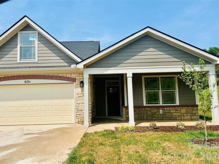 831-A Wynnshire Drive, Hickory, NC 28601.  MLS# CAR4413964, YatesRealty ID 45497. Attached 2 car garage, covered front porch.