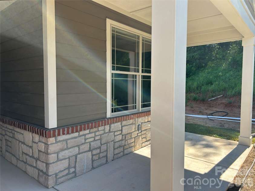 831-A Wynnshire Drive, Hickory, NC 28601.  MLS# CAR4413964, YatesRealty ID 45497. Cover front porch.