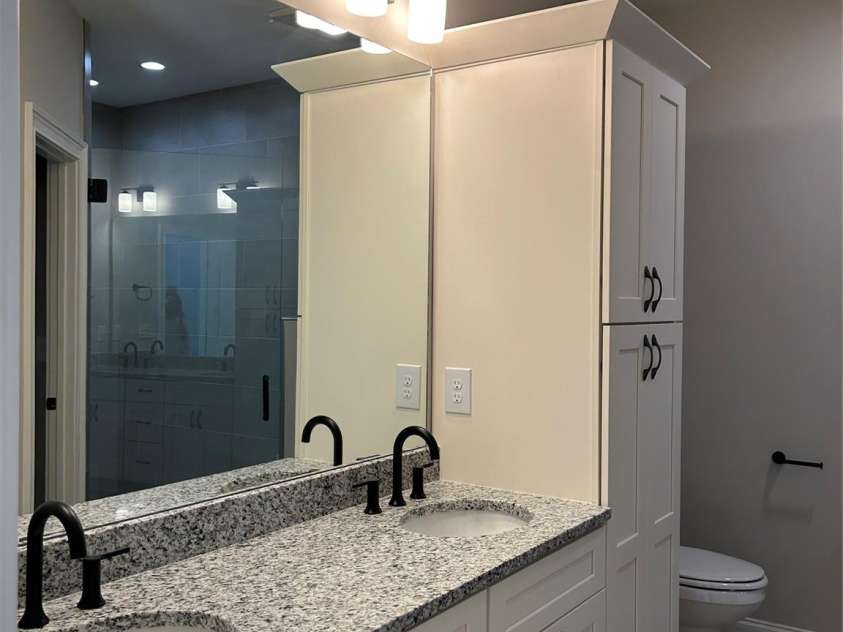 831-A Wynnshire Drive, Hickory, NC 28601.  MLS# CAR4413964, YatesRealty ID 45497. Master bath with 2 sinks.