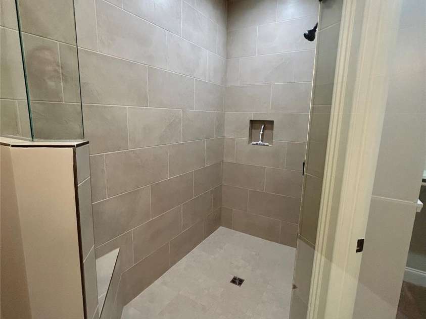 831-A Wynnshire Drive, Hickory, NC 28601.  MLS# CAR4413964, YatesRealty ID 45497. Master shower.