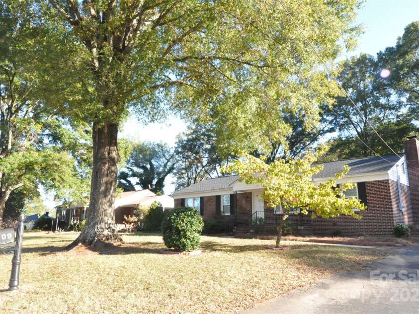 109 Hardin Street, Chester, SC 29706.  MLS# CAR4315865, YatesRealty ID 455. 