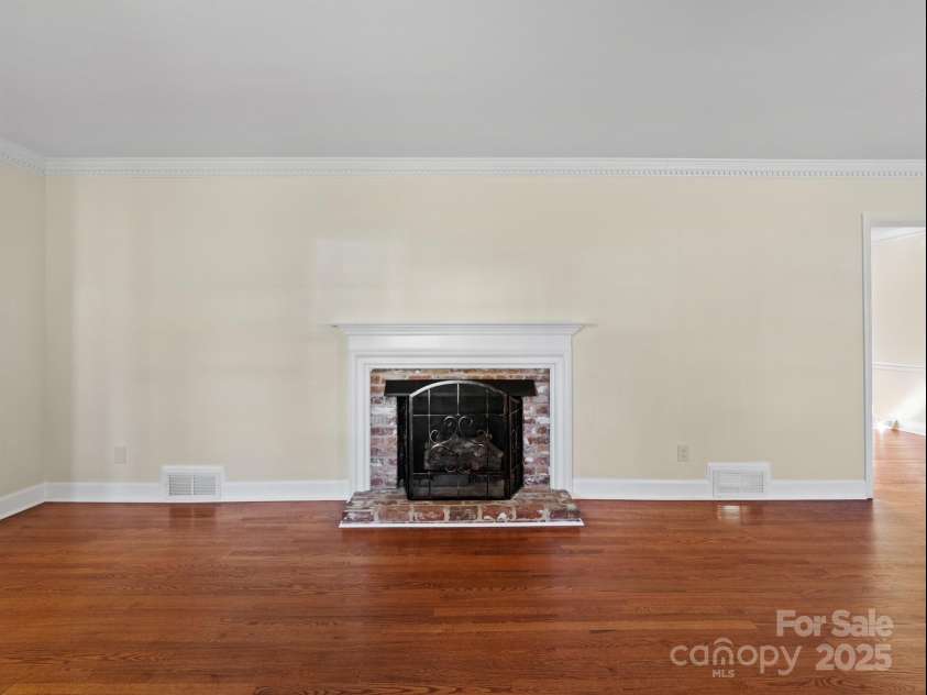 2111 Sagamore Road, Charlotte, NC 28209.  MLS# CAR4323130, YatesRealty ID 455. Freshly painted neutral color throughout