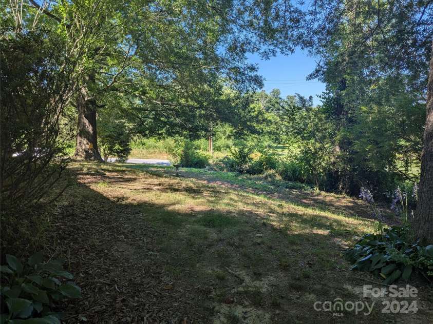 637 Clearview Drive, Hendersonville, NC 28792.  MLS# CAR4055521, YatesRealty ID 455. 