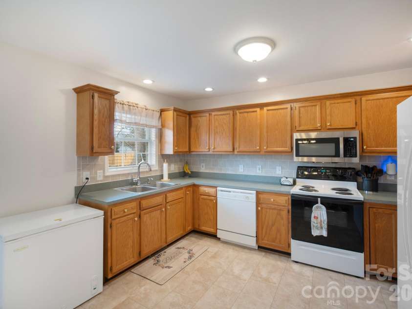 110 Franklin Avenue, Kannapolis, NC 28081.  MLS# CAR4356312, YatesRealty ID 4550. 