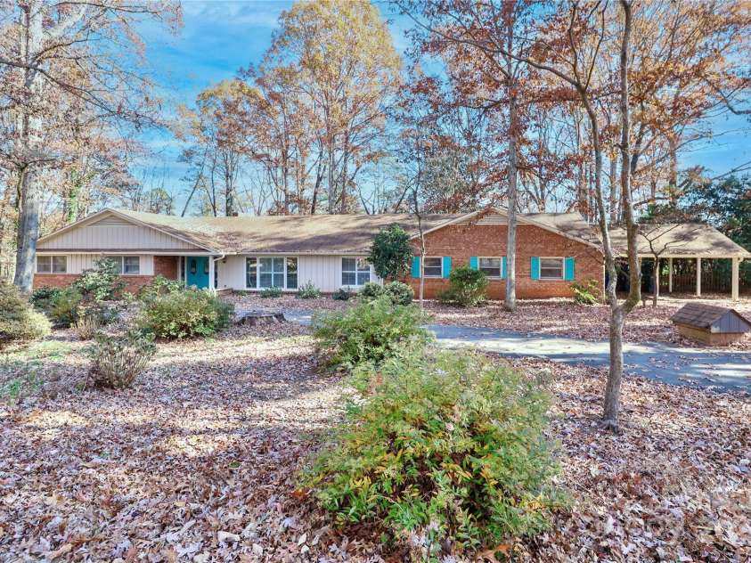 251 Gleneagles Road, Statesville, NC 28625.  MLS# CAR4275751, YatesRealty ID 4550. 