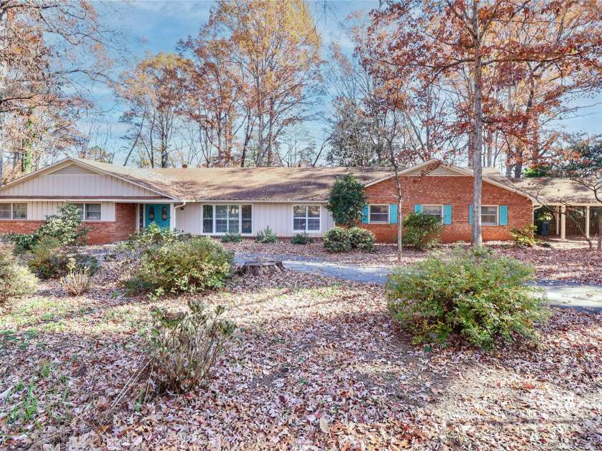 251 Gleneagles Road, Statesville, NC 28625.  MLS# CAR4275751, YatesRealty ID 4550. 