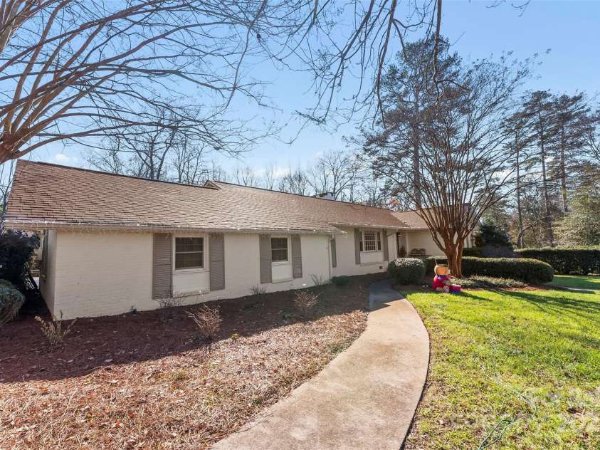 946 Scotch Drive, Gastonia, NC 28054.  MLS# CAR4203953, YatesRealty ID 4550. 