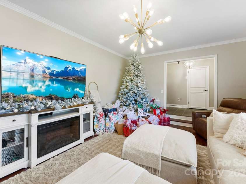 946 Scotch Drive, Gastonia, NC 28054.  MLS# CAR4203953, YatesRealty ID 4550. 