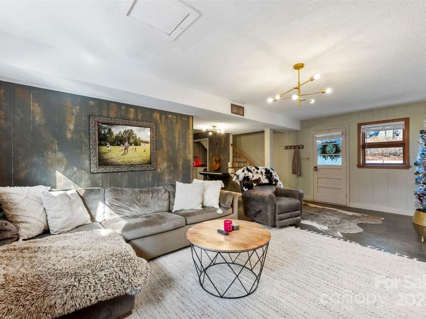 946 Scotch Drive, Gastonia, NC 28054.  MLS# CAR4203953, YatesRealty ID 4550. 