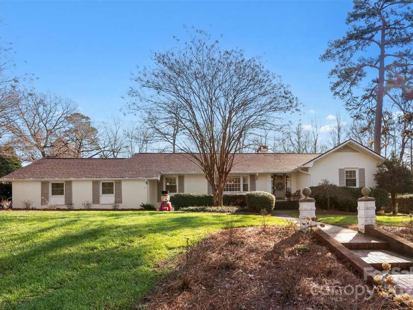 946 Scotch Drive, Gastonia, NC 28054.  MLS# CAR4203953, YatesRealty ID 4550. 