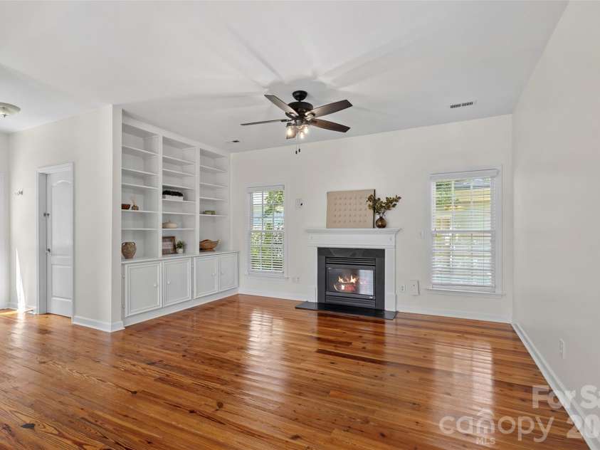 14015 Garden District Row, Huntersville, NC 28078.  MLS# CAR4414274, YatesRealty ID 45501. 