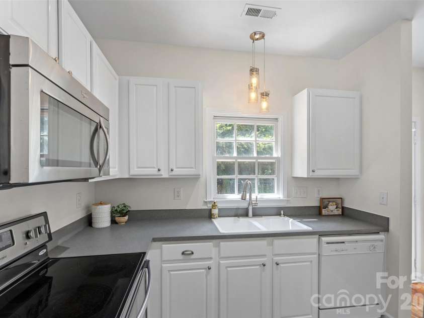 14015 Garden District Row, Huntersville, NC 28078.  MLS# CAR4414274, YatesRealty ID 45501. 