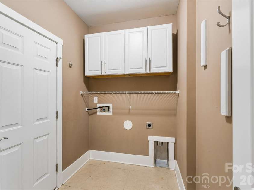10177 Lakeshore Drive, Lancaster, SC 29720.  MLS# CAR4410125, YatesRealty ID 45503. Laundry Room