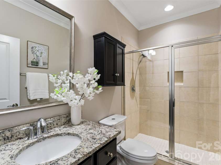 10177 Lakeshore Drive, Lancaster, SC 29720.  MLS# CAR4410125, YatesRealty ID 45503. Main floor bath