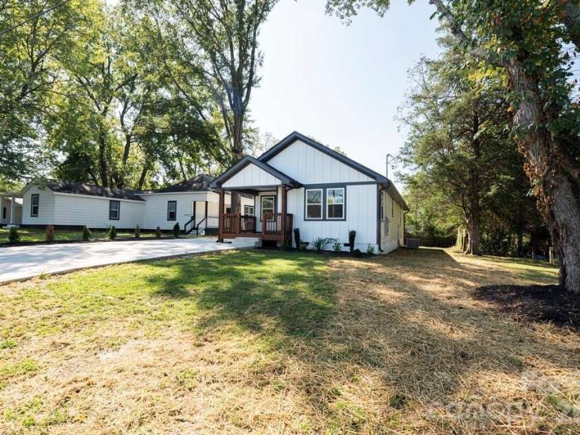 1407 Birch Street, Kannapolis, NC 28081.  MLS# CAR4410819, YatesRealty ID 45504. 