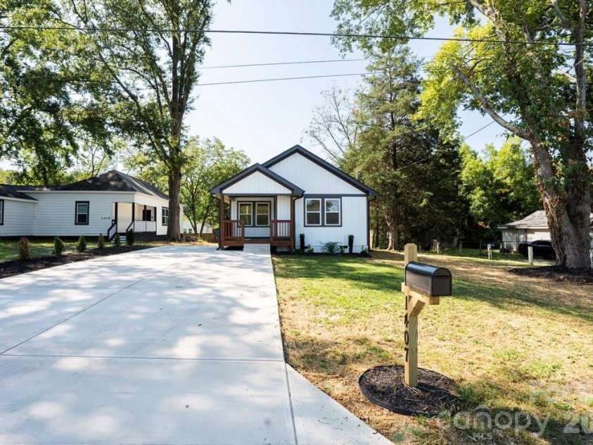 1407 Birch Street, Kannapolis, NC 28081.  MLS# CAR4410819, YatesRealty ID 45504. 