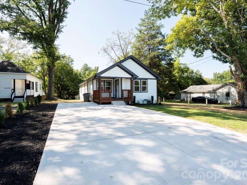 1407 Birch Street, Kannapolis, NC 28081.  MLS# CAR4410819, YatesRealty ID 45504. 