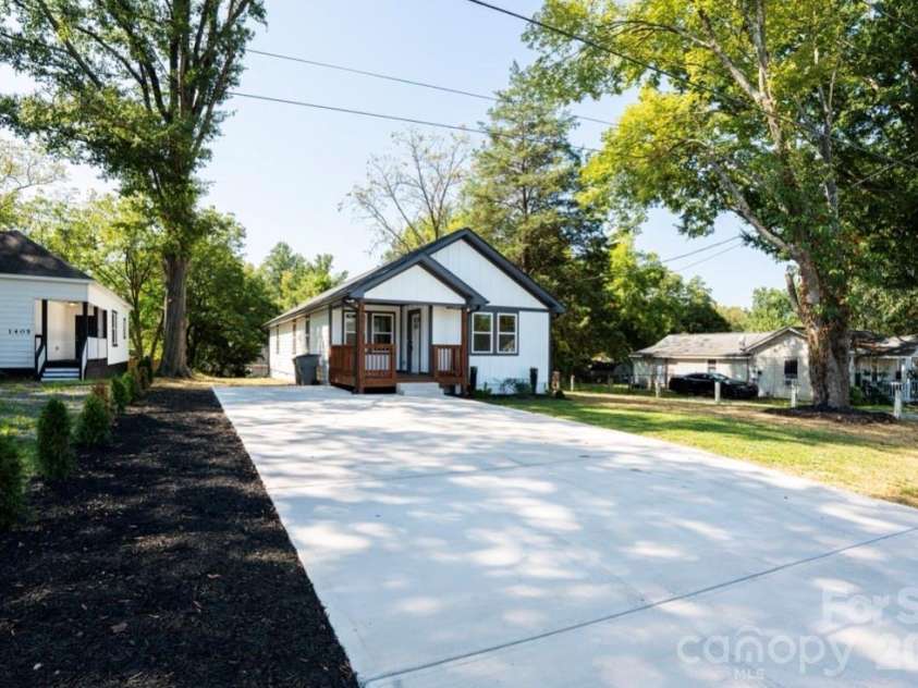 1407 Birch Street, Kannapolis, NC 28081.  MLS# CAR4410819, YatesRealty ID 45504. 