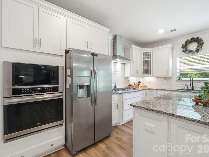 4492 Falls Lake Drive, Concord, NC 28025.  MLS# CAR4413181, YatesRealty ID 45507. Kitchen wall and microwave oven.