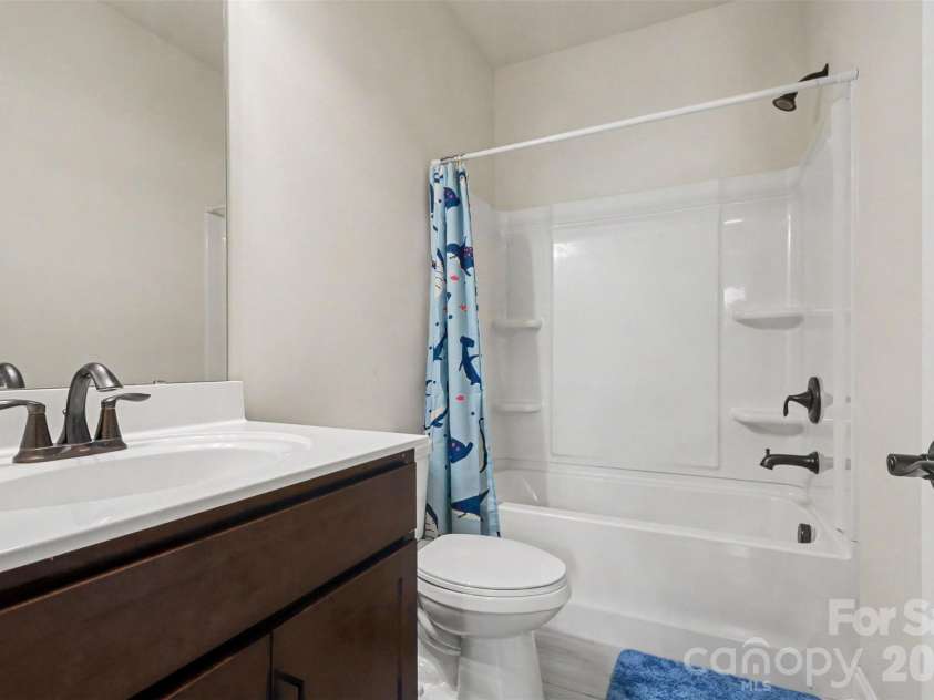 138 Heathbrook Lane, Waxhaw, NC 28173.  MLS# CAR4410754, YatesRealty ID 45508. En suite bath for bedroom 2