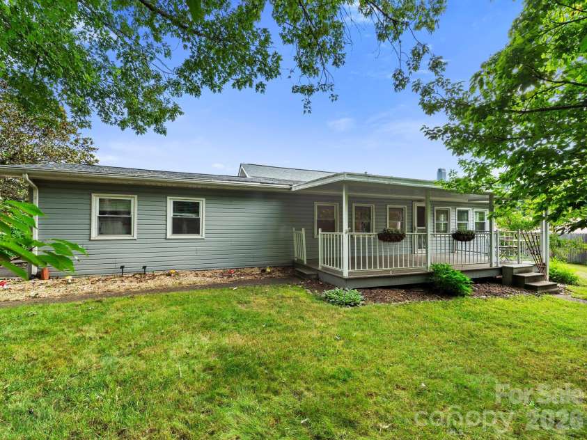32 Fair Drive, Candler, NC 28715.  MLS# CAR4409961, YatesRealty ID 45509. 