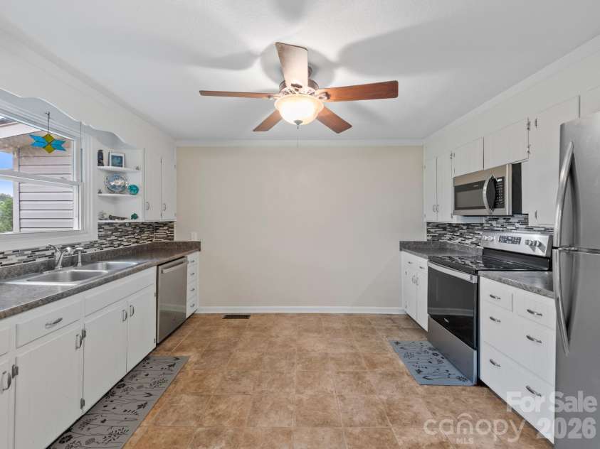 32 Fair Drive, Candler, NC 28715.  MLS# CAR4409961, YatesRealty ID 45509. 