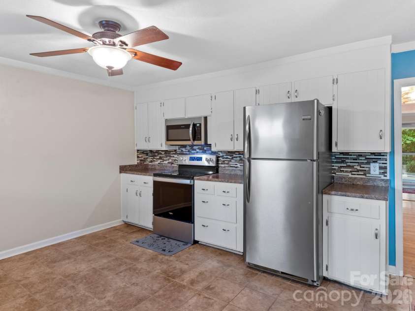 32 Fair Drive, Candler, NC 28715.  MLS# CAR4409961, YatesRealty ID 45509. 