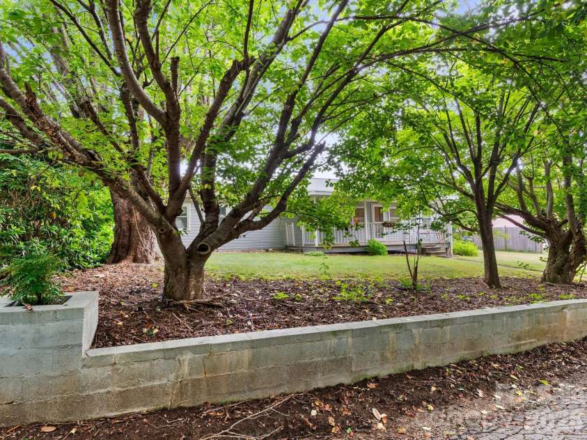 32 Fair Drive, Candler, NC 28715.  MLS# CAR4409961, YatesRealty ID 45509. 