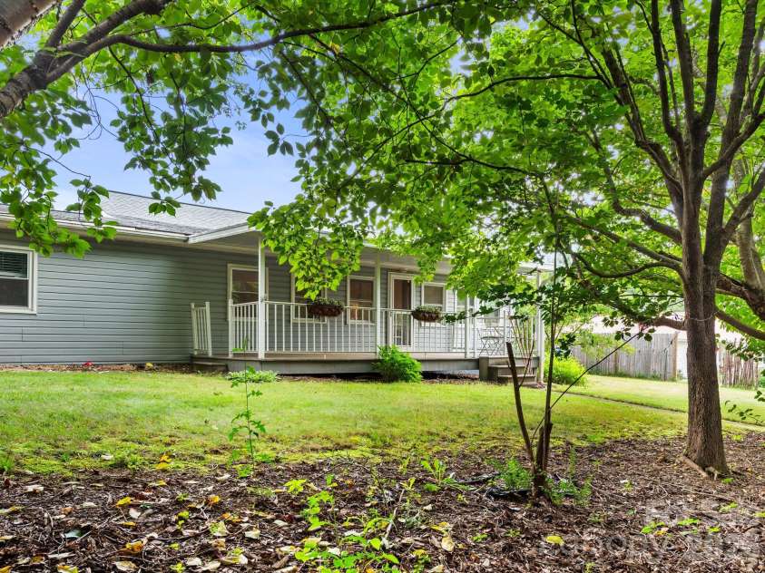 32 Fair Drive, Candler, NC 28715.  MLS# CAR4409961, YatesRealty ID 45509. 